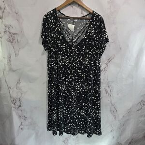 Gilli Dress Womens 2X XXL Black White Jersey Criss Cross V Neck Knee Length